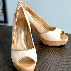 Size 9 Antonio Melani Open Toe Wedge